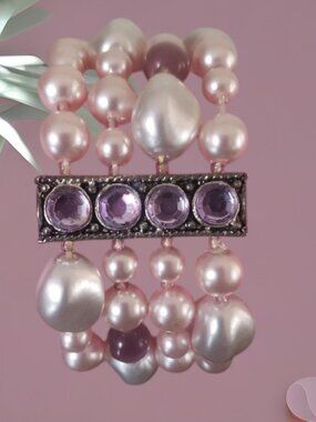 Natural 4 Row Freshwater Pearl Stretch Bracelet w/Lavendar Crystal Accent ✨NWOT✨
